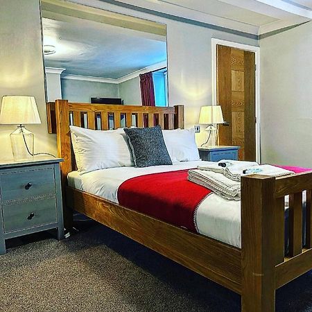 The Hinds Head Hotel ชอร์เลย์ ภายนอก รูปภาพ