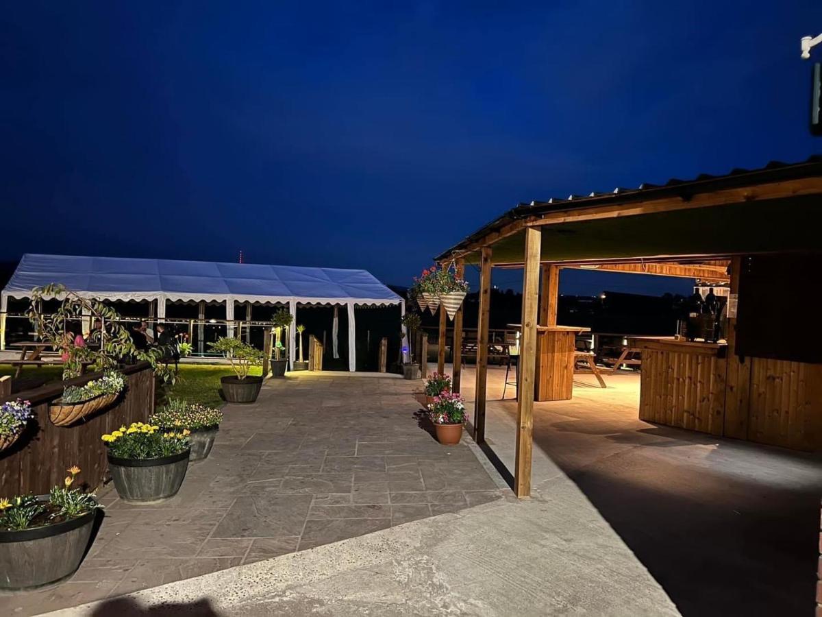 The Hinds Head Hotel ชอร์เลย์ ภายนอก รูปภาพ